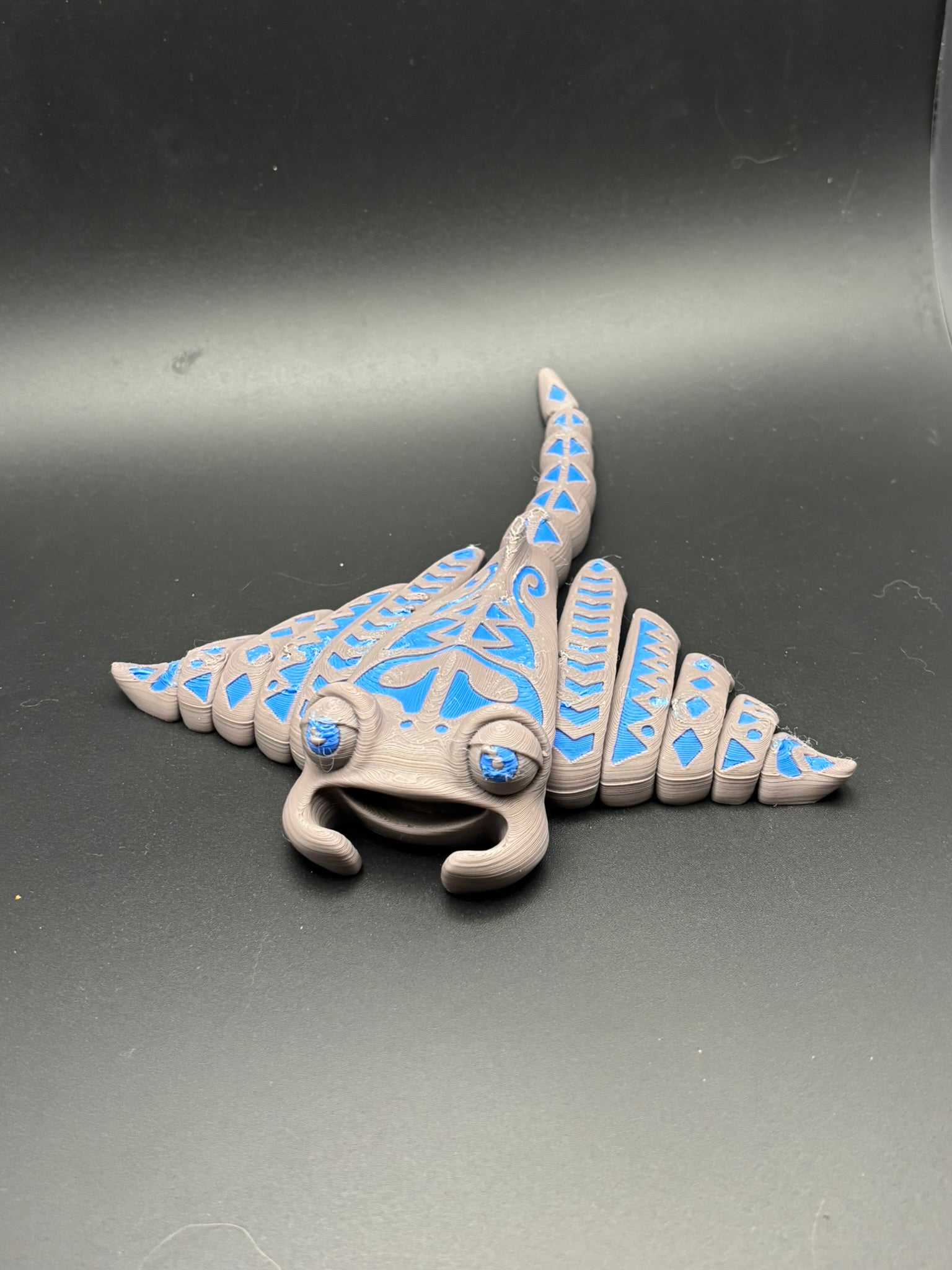 Glide — Articulated Manta Ray Figurine
